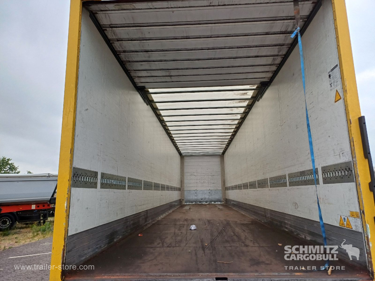 SCHMITZ Auflieger Trockenfrachtkoffer Standard - Semirremolque caja cerrada: foto 5 SCHMITZ Auflieger Trockenfrachtkoffer Standard - Semirremolque caja cerrada: foto 5