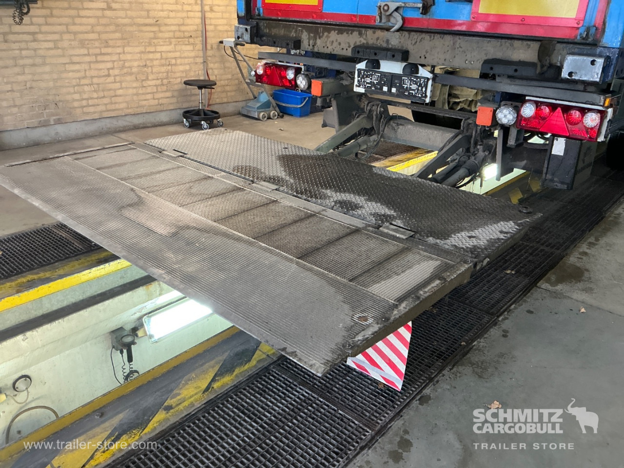 SCHMITZ Dryfreight Standard Taillift - Semirremolque caja cerrada: foto 3 SCHMITZ Dryfreight Standard Taillift - Semirremolque caja cerrada: foto 3