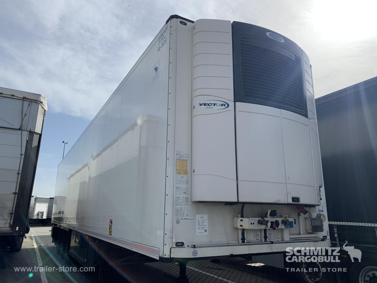SCHMITZ Reefer flowertransport Double deck - Semirremolque isotérmico: foto 1 SCHMITZ Reefer flowertransport Double deck - Semirremolque isotérmico: foto 1