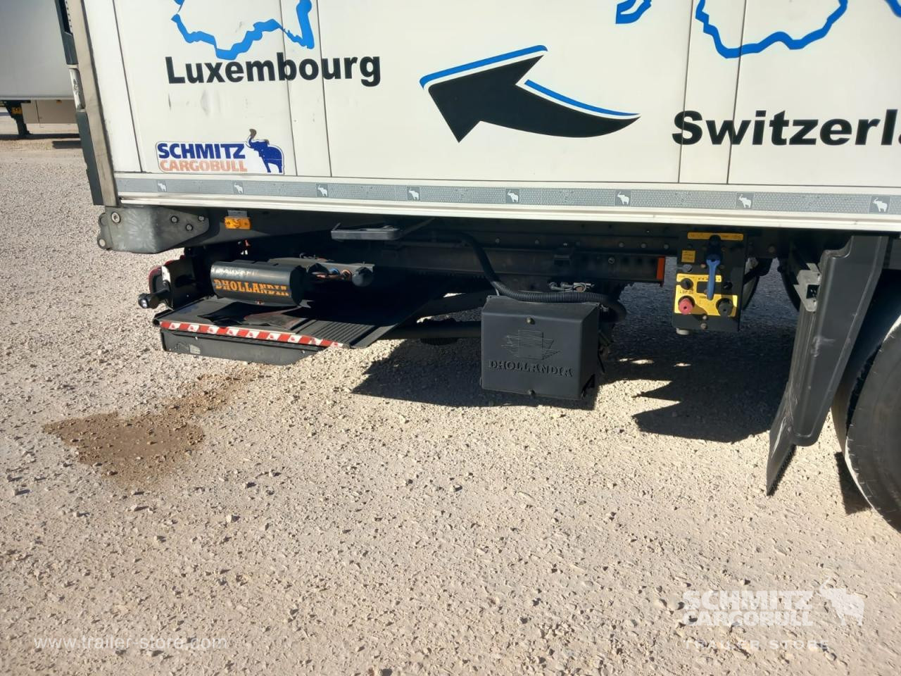 SCHMITZ Reefer Standard Taillift - Semirremolque isotérmico: foto 4 SCHMITZ Reefer Standard Taillift - Semirremolque isotérmico: foto 4