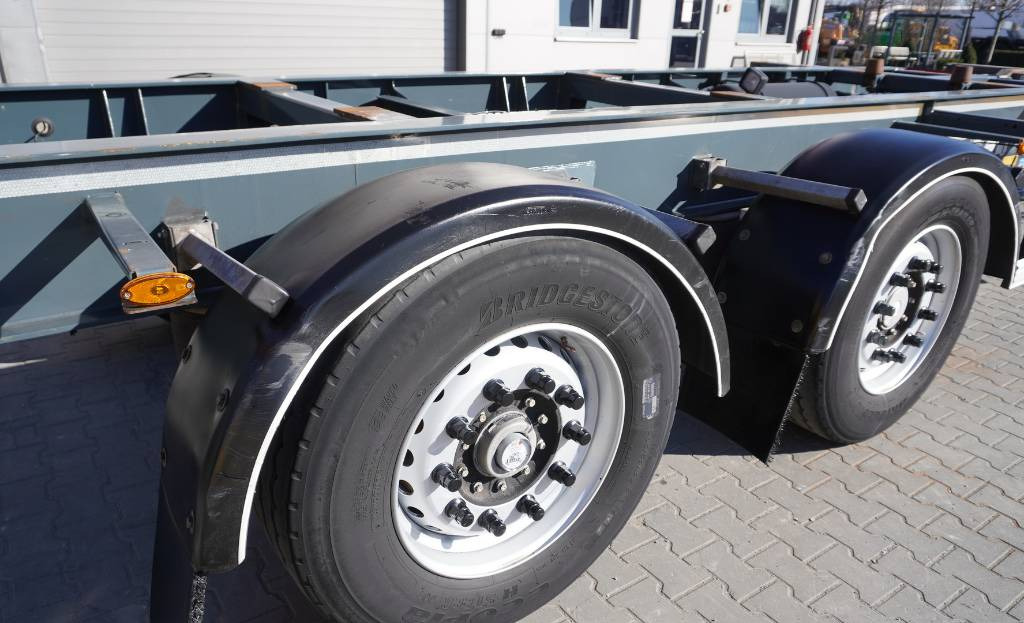 Fruehauf Trailer BDF (NEW) 6,000 km !!! - Remolque portacontenedore/ Intercambiable: foto 2 Fruehauf Trailer BDF (NEW) 6,000 km !!! - Remolque portacontenedore/ Intercambiable: foto 2