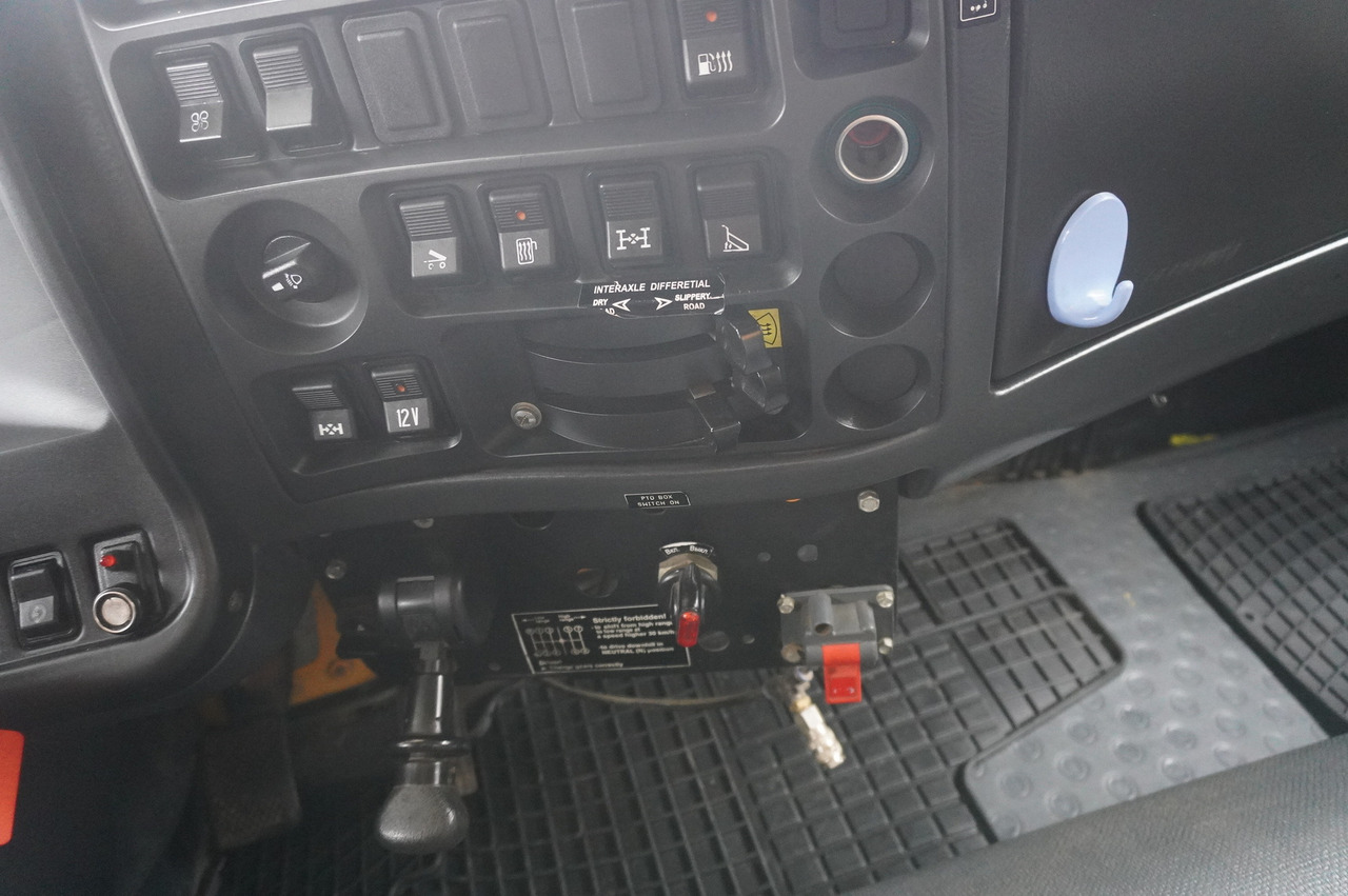 Camión volquete, Camión grúa KAMAZ T2530 E5 6×4 / 3-sided tipper: foto 24