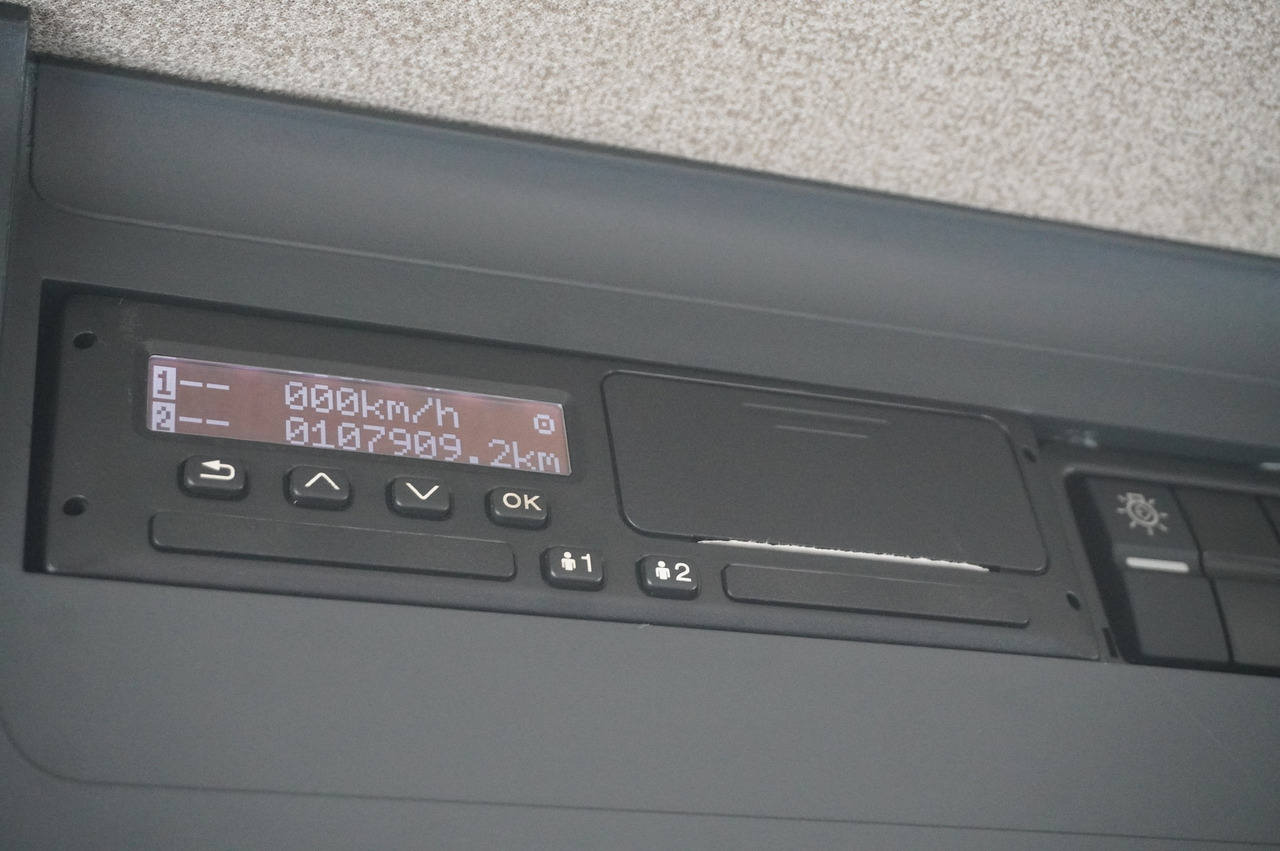 MAN TGL 12.190 / CHEREAU Refrigerator 18 PAL multitemperature / Thermoking T-1200R / 100,000 km - Camión frigorífico: foto 2 MAN TGL 12.190 / CHEREAU Refrigerator 18 PAL multitemperature / Thermoking T-1200R / 100,000 km - Camión frigorífico: foto 2