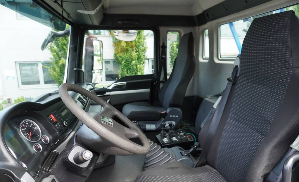 Camión multibasculante MAN TGS 35.400 8×4 HYVA LIFT 32.56 SE hooklift: foto 10