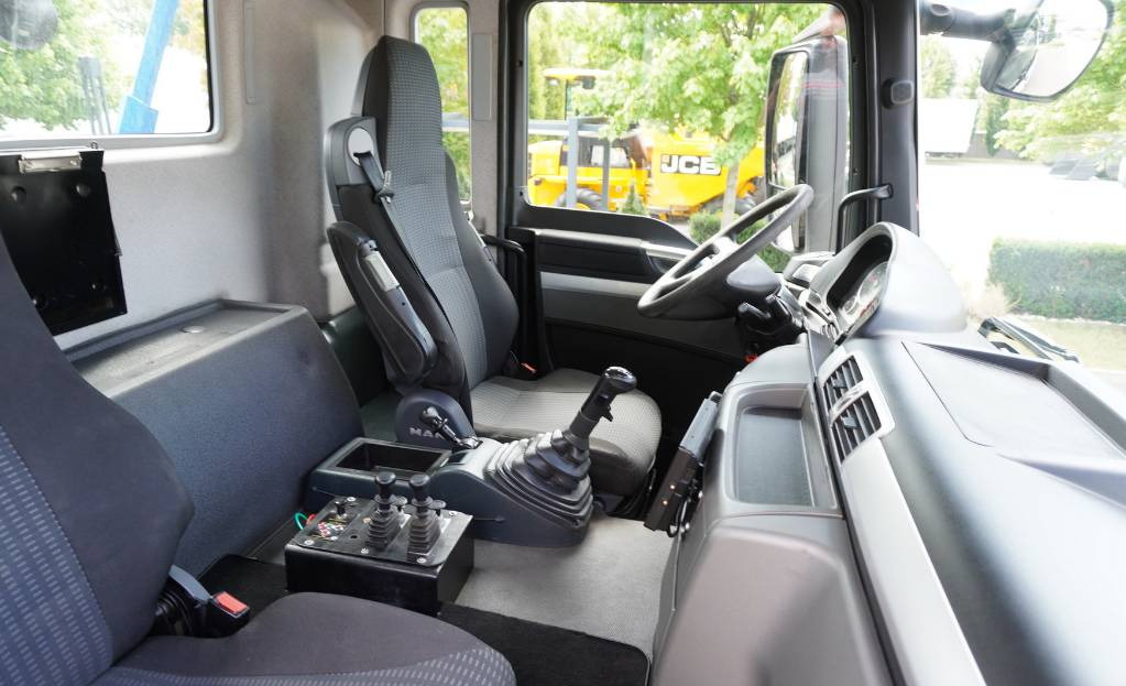 Camión multibasculante MAN TGS 35.400 8×4 HYVA LIFT 32.56 SE hooklift: foto 15