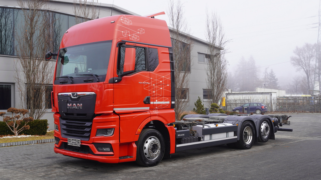 MAN TGX 26.510 / 2023 / 510 HP / BDF - Camión portacontenedore/ Intercambiable: foto 1 MAN TGX 26.510 / 2023 / 510 HP / BDF - Camión portacontenedore/ Intercambiable: foto 1