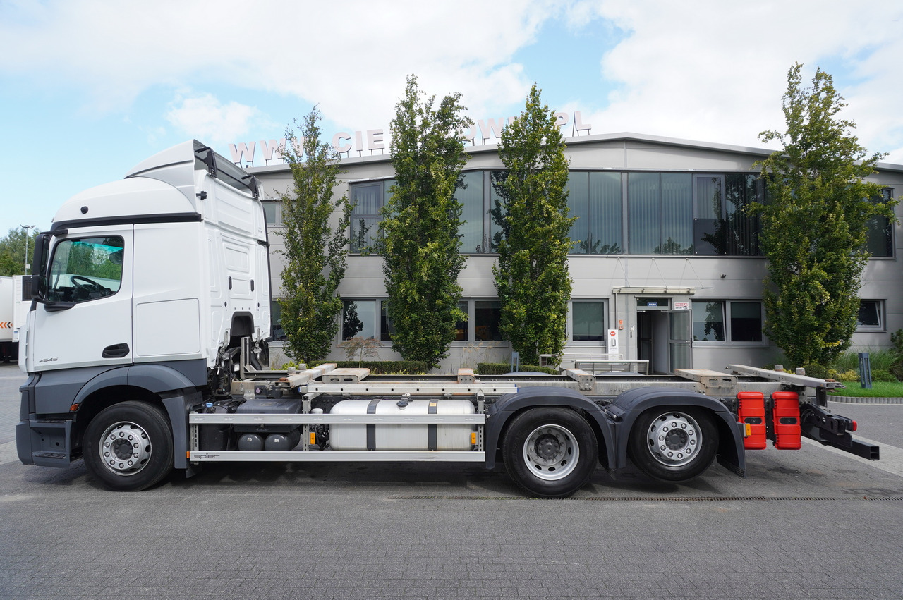 MERCEDES-BENZ Actros 2545 6×2 MP5 / Full ADR / 2 units - Camión portacontenedore/ Intercambiable: foto 3 MERCEDES-BENZ Actros 2545 6×2 MP5 / Full ADR / 2 units - Camión portacontenedore/ Intercambiable: foto 3