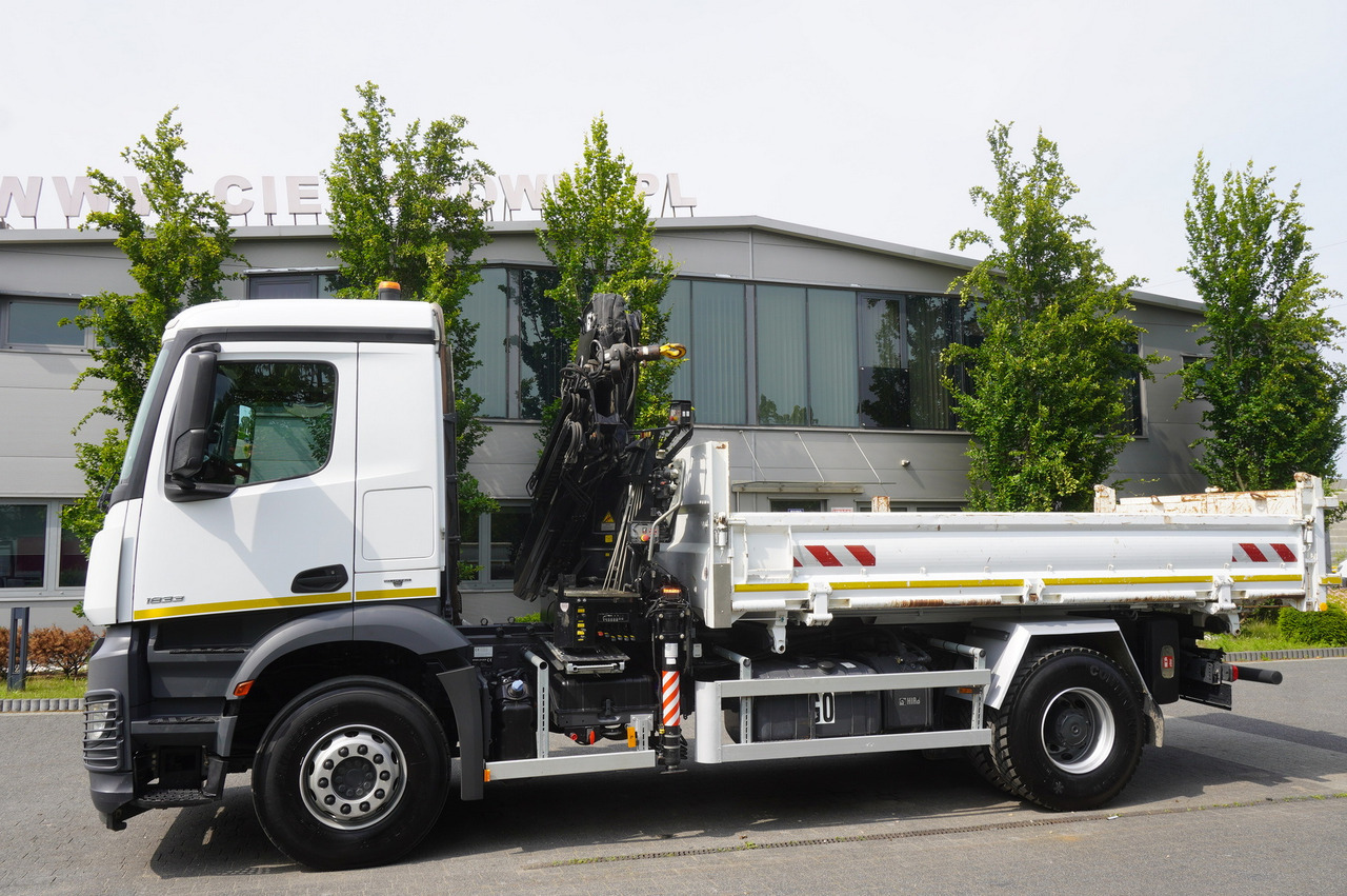 MERCEDES-BENZ Arocs 1833 / 87,000 km!!! / Hds HIAB X-DUO 128 B-2 / three-sided tipper - Camión grúa, Camión grúa: foto 5 MERCEDES-BENZ Arocs 1833 / 87,000 km!!! / Hds HIAB X-DUO 128 B-2 / three-sided tipper - Camión grúa, Camión grúa: foto 5