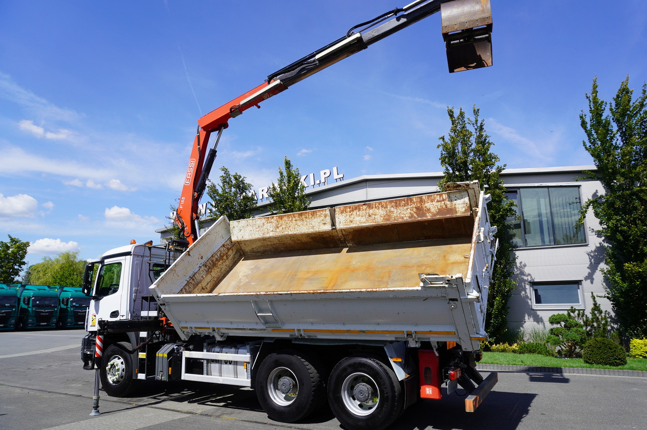 MERCEDES-BENZ Arocs 2636 / 6x4 / HDS Fassi / 3-Way Tipper / Bortmatic - Camión grúa: foto 3 MERCEDES-BENZ Arocs 2636 / 6x4 / HDS Fassi / 3-Way Tipper / Bortmatic - Camión grúa: foto 3