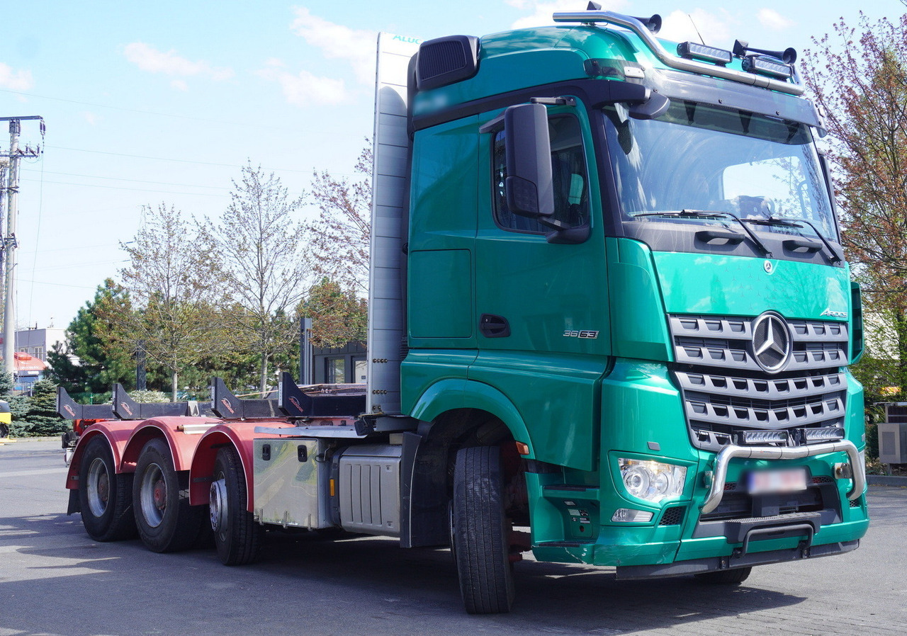 Mercedes-Benz Arocs 3563 8 × 4 / 630 HP / steered axle / Logging superstructure - Camión forestal: foto 1 Mercedes-Benz Arocs 3563 8 × 4 / 630 HP / steered axle / Logging superstructure - Camión forestal: foto 1