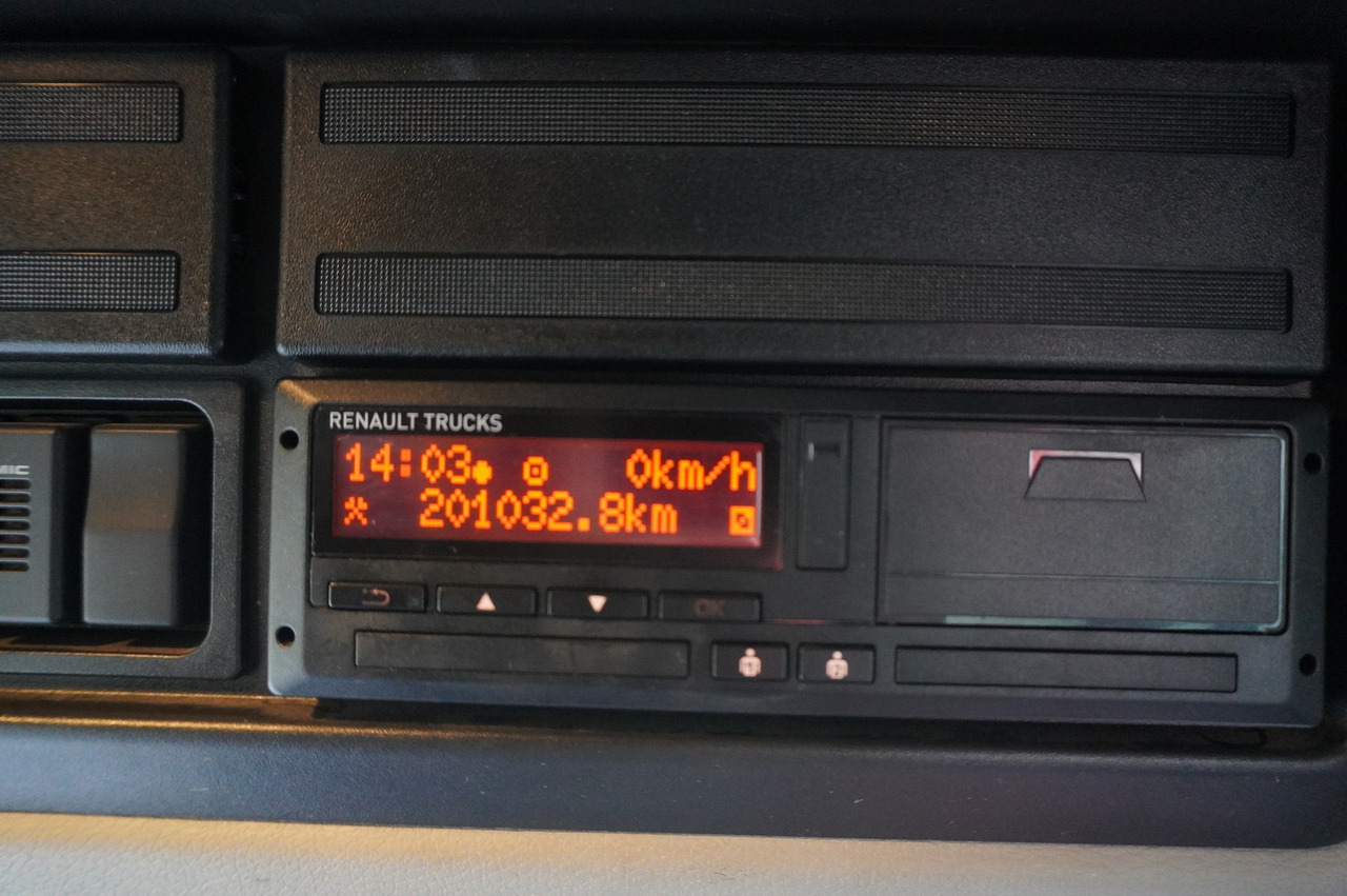 RENAULT C280 DTI 8 / FASSI crane 5.6 T / 560 MTH / range 8 m / Flatbed 15 EPAL - Camión caja abierta, Camión grúa: foto 4 RENAULT C280 DTI 8 / FASSI crane 5.6 T / 560 MTH / range 8 m / Flatbed 15 EPAL - Camión caja abierta, Camión grúa: foto 4