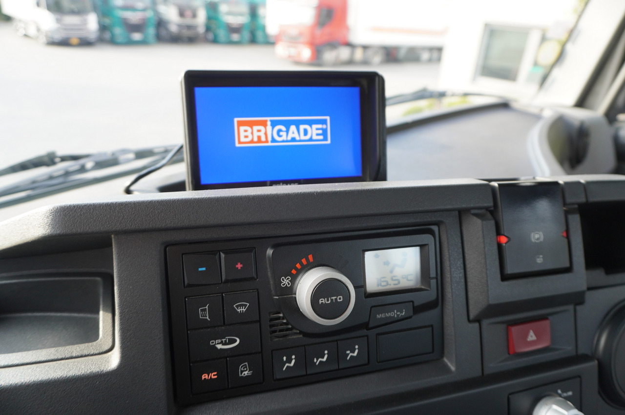 Camión caja abierta, Camión grúa RENAULT C380 Comfort 6x4 / Atlas 172.3E crane / Range 12.3 m / capacity 6.1 t / Flatbed 17 EPAL: foto 28