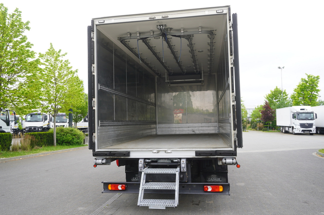 RENAULT D13 / 140 tho km !!! / Meat hook refrigerator / Thermoking T800R / 2 units - Camión frigorífico: foto 5 RENAULT D13 / 140 tho km !!! / Meat hook refrigerator / Thermoking T800R / 2 units - Camión frigorífico: foto 5