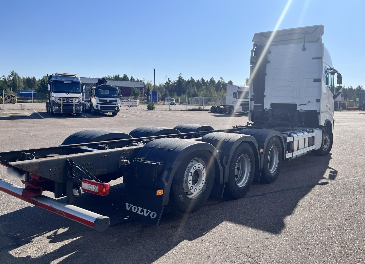 VOLVO FH 650 8x4 / Truck chassis / Sleeper cab - Camión grúa: foto 3 VOLVO FH 650 8x4 / Truck chassis / Sleeper cab - Camión grúa: foto 3