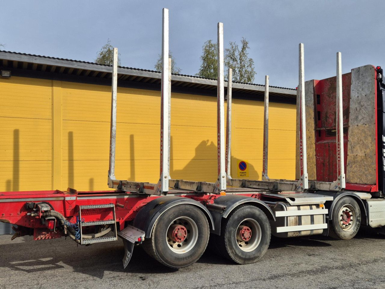VOLVO FH 750 8x4 / 2 lifted axles / timber truck - Camión forestal: foto 4 VOLVO FH 750 8x4 / 2 lifted axles / timber truck - Camión forestal: foto 4