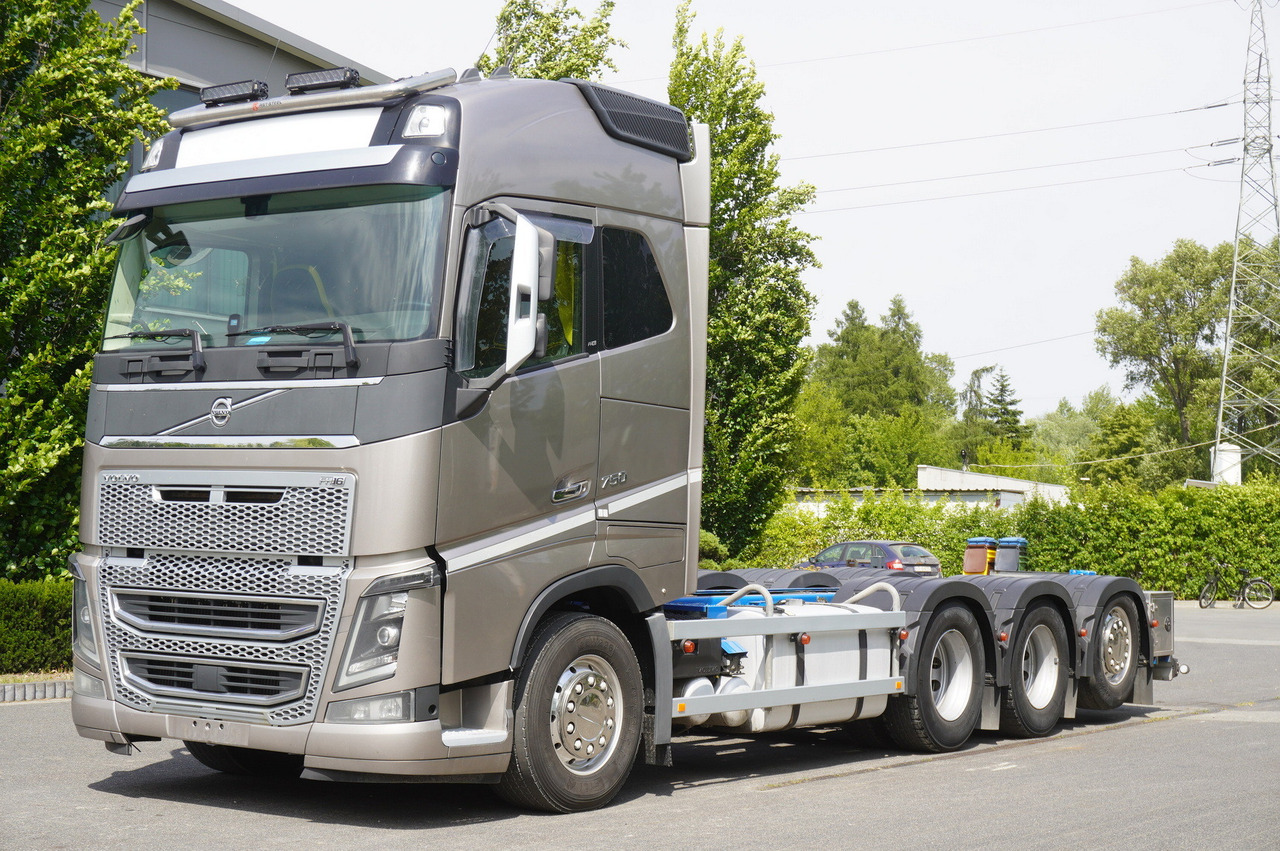 VOLVO FH16 750 8x4x4 / 750 HP! / Frame 685 cm / Steered 4th axle - Camión chasis: foto 2 VOLVO FH16 750 8x4x4 / 750 HP! / Frame 685 cm / Steered 4th axle - Camión chasis: foto 2