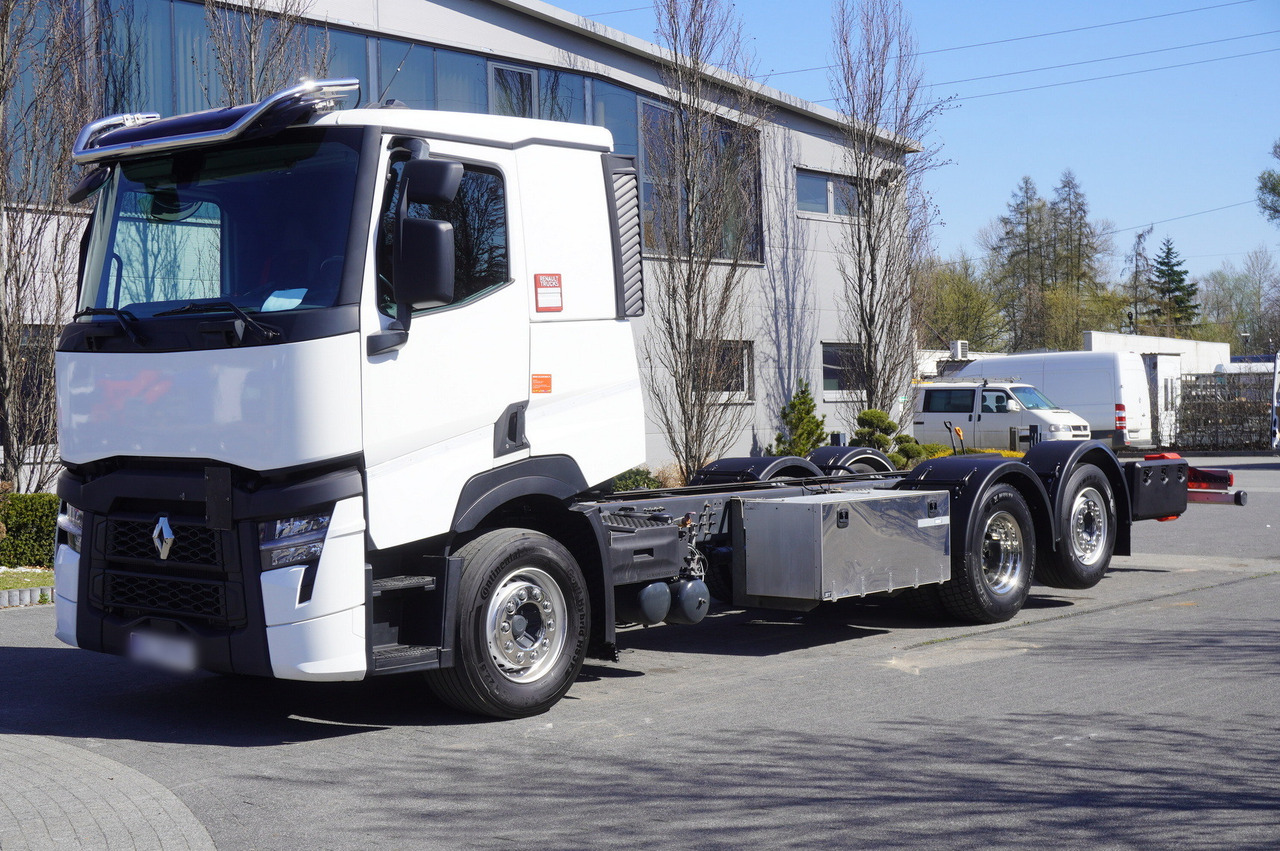 Volvo Renault T520 DTI 13 6x2 / Chassis 8.3 m / 2022 / steered axle - Camión chasis: foto 1 Volvo Renault T520 DTI 13 6x2 / Chassis 8.3 m / 2022 / steered axle - Camión chasis: foto 1