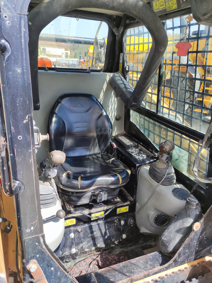 CATERPILLAR 257B2 - Minicargadora de cadenas: foto 5 CATERPILLAR 257B2 - Minicargadora de cadenas: foto 5