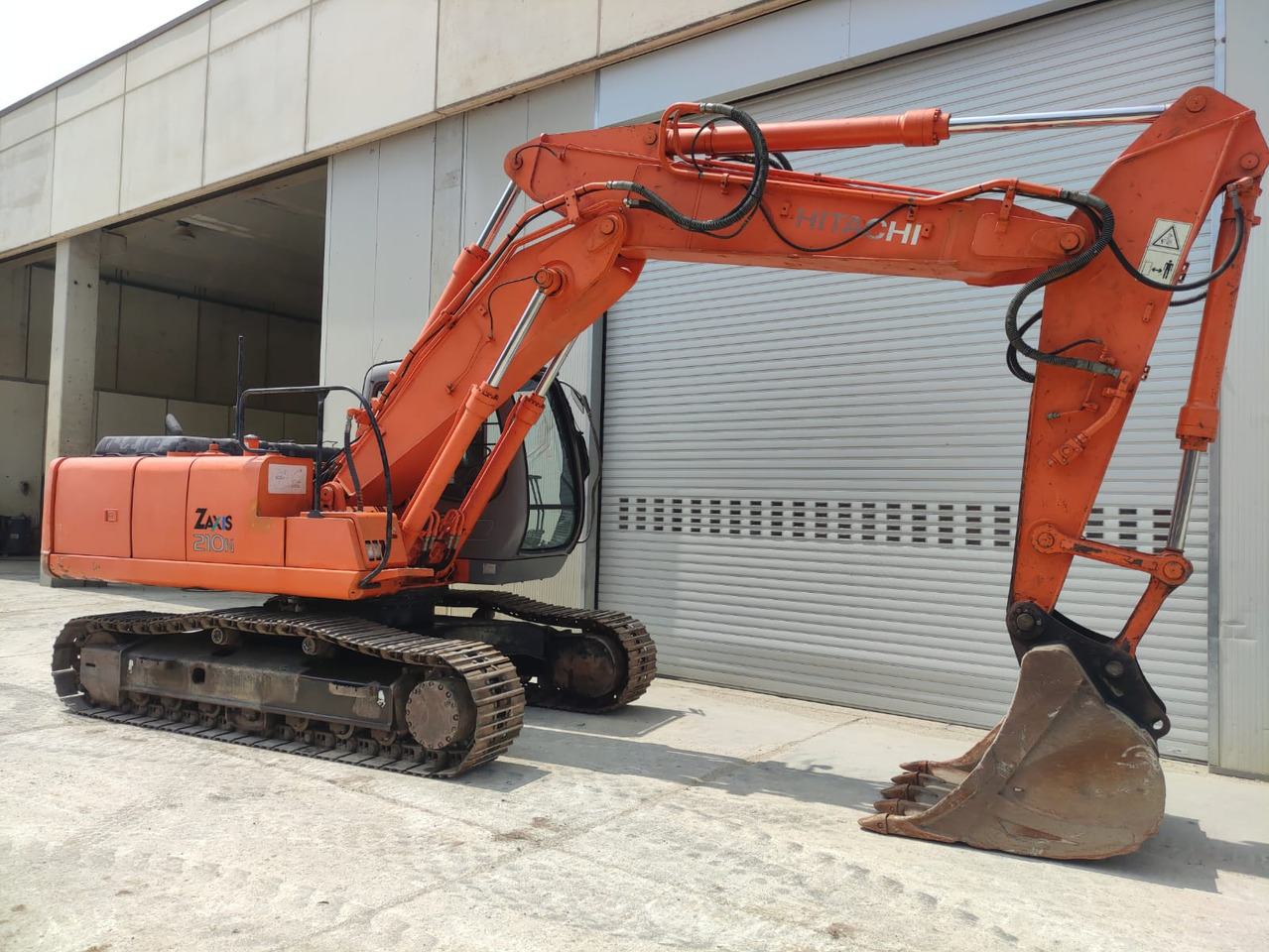 HITACHI ZX210N - Excavadora de cadenas: foto 3 HITACHI ZX210N - Excavadora de cadenas: foto 3