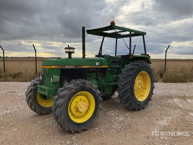 1990 John Deere 2450 4WD Tractor - Tractor: foto 1 1990 John Deere 2450 4WD Tractor - Tractor: foto 1