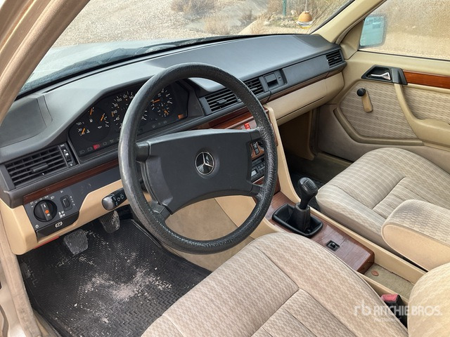 1990 Mercedes-Benz 300D Automobile - Coche: foto 5 1990 Mercedes-Benz 300D Automobile - Coche: foto 5
