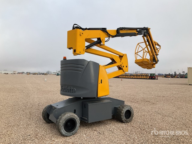 2007 Haulotte HA15IP 2WD Electric Articulating Boom Lift - Plataforma articulada: foto 1 2007 Haulotte HA15IP 2WD Electric Articulating Boom Lift - Plataforma articulada: foto 1