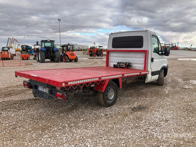 2009 Iveco 35S10 Cargo Van - Camión caja abierta: foto 3 2009 Iveco 35S10 Cargo Van - Camión caja abierta: foto 3