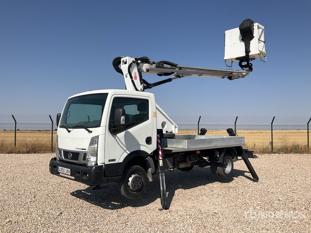 2015 Nissan NT400 Cabstar 2015 Oil&Steel Scorpion 1812 Sm ... Bucket Truck - Camión con plataforma elevadora: foto 2 2015 Nissan NT400 Cabstar 2015 Oil&Steel Scorpion 1812 Sm ... Bucket Truck - Camión con plataforma elevadora: foto 2