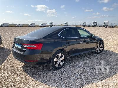 SKODA SUPERB 2.0D - Coche: foto 3 SKODA SUPERB 2.0D - Coche: foto 3