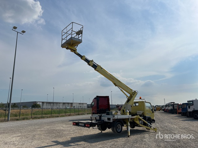 2002 Nissan Cabstar E120 2002 Tecchio 420-A 20 m on Bucket Truck - Camión con plataforma elevadora: foto 3 2002 Nissan Cabstar E120 2002 Tecchio 420-A 20 m on Bucket Truck - Camión con plataforma elevadora: foto 3