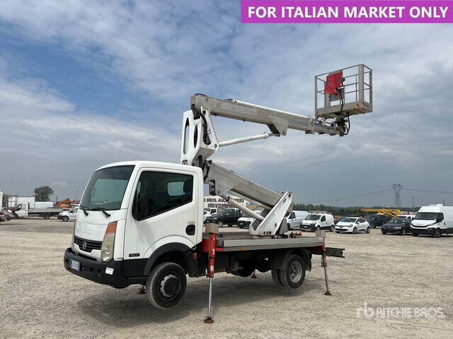 2011 Nissan Cabstar 35 - 11 2011 Multitel MX200DS 620 m on Bucket Truck - Camión con plataforma elevadora: foto 2 2011 Nissan Cabstar 35 - 11 2011 Multitel MX200DS 620 m on Bucket Truck - Camión con plataforma elevadora: foto 2