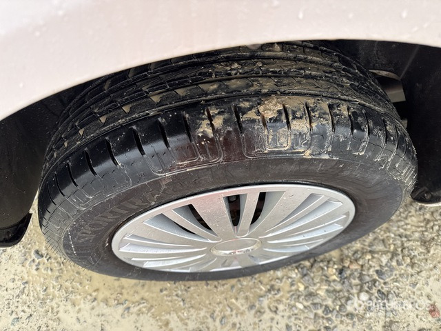 2011 Volkswagen Caddy CNG Van Truck - Camión caja cerrada: foto 5 2011 Volkswagen Caddy CNG Van Truck - Camión caja cerrada: foto 5