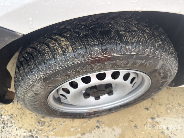 2011 Volkswagen Caddy CNG Van Truck - Camión caja cerrada: foto 5 2011 Volkswagen Caddy CNG Van Truck - Camión caja cerrada: foto 5