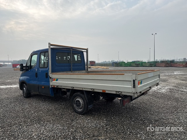 2015 Iveco Daily 33-110 Crew Cab Flatbed Truck - Furgoneta caja abierta: foto 2 2015 Iveco Daily 33-110 Crew Cab Flatbed Truck - Furgoneta caja abierta: foto 2