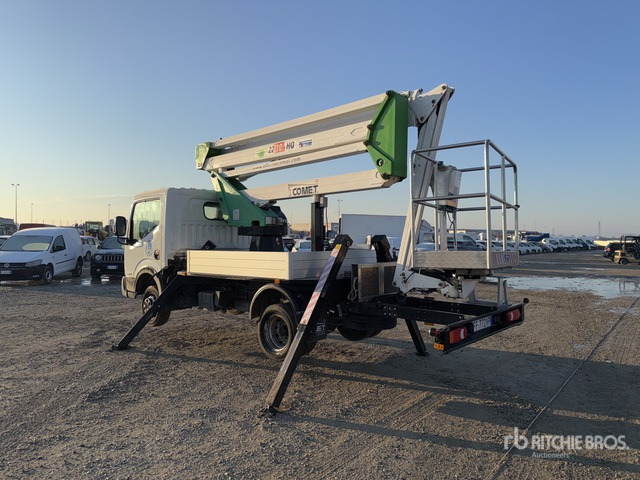 2016 Nissan Cabstar 35.12 2016 Comet 77FT00005 21 m on Bucket Truck - Camión con plataforma elevadora: foto 2 2016 Nissan Cabstar 35.12 2016 Comet 77FT00005 21 m on Bucket Truck - Camión con plataforma elevadora: foto 2
