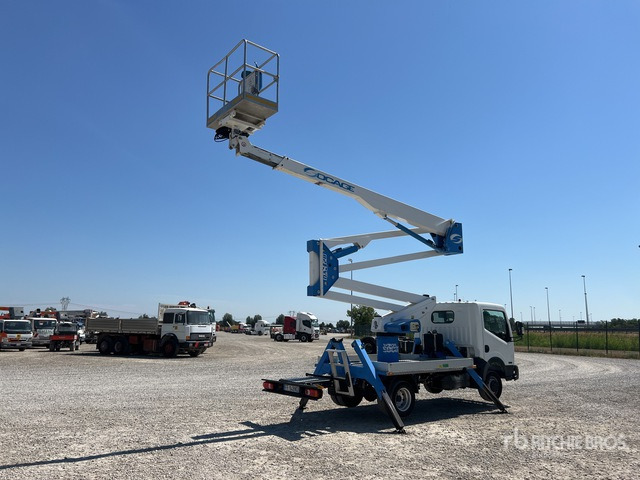 2017 Nissan Cabstar 35.12 2016 Socage DA320 20 m on Bucket Truck - Camión con plataforma elevadora: foto 3 2017 Nissan Cabstar 35.12 2016 Socage DA320 20 m on Bucket Truck - Camión con plataforma elevadora: foto 3