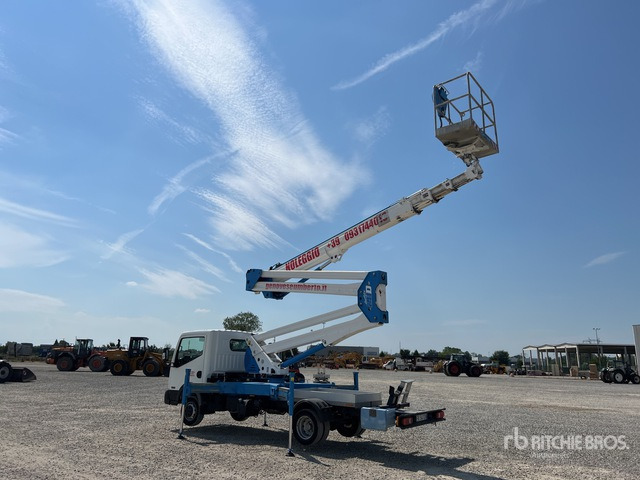 2017 Nissan Cabstar 35.13 2017 Socage 28D 28 m on Bucket Truck - Camión con plataforma elevadora: foto 3 2017 Nissan Cabstar 35.13 2017 Socage 28D 28 m on Bucket Truck - Camión con plataforma elevadora: foto 3