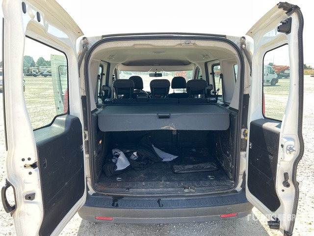 2018 Fiat Doblo COMBI 1.3 MJT 16V SX N1 Van Truck - Furgón: foto 5 2018 Fiat Doblo COMBI 1.3 MJT 16V SX N1 Van Truck - Furgón: foto 5