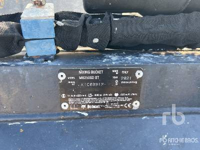 BOBCAT MB250SD to fit Bobcat T870HJF - Cuba hormigonera, Implemento: foto 5 BOBCAT MB250SD to fit Bobcat T870HJF - Cuba hormigonera, Implemento: foto 5