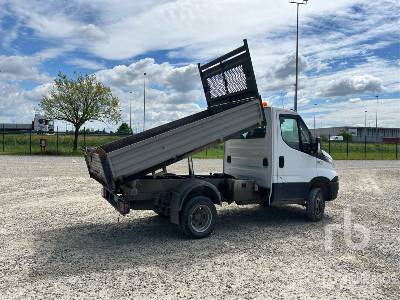 IVECO 35C13 - Camión volquete: foto 3 IVECO 35C13 - Camión volquete: foto 3