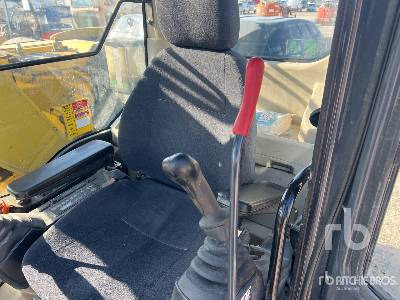 Excavadora de cadenas NEW HOLLAND KOBELCO E140CSR: foto 12
