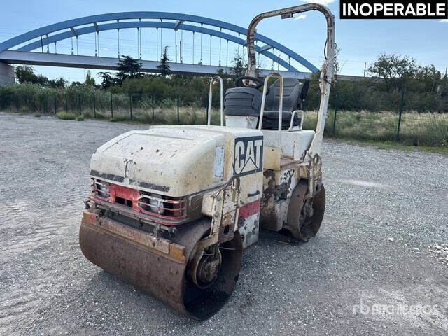 2007 Cat CB224E Compacteur Vibrant Tandem (Inop ... Double Drum Roller - Apisonadora de asfalto: foto 2 2007 Cat CB224E Compacteur Vibrant Tandem (Inop ... Double Drum Roller - Apisonadora de asfalto: foto 2