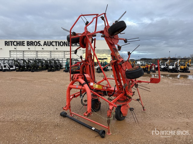 2010 Kuhn GF5902 5.9 m 3-Point 6 Rotor Faneuse Hay Tedder - Henificadora: foto 2 2010 Kuhn GF5902 5.9 m 3-Point 6 Rotor Faneuse Hay Tedder - Henificadora: foto 2