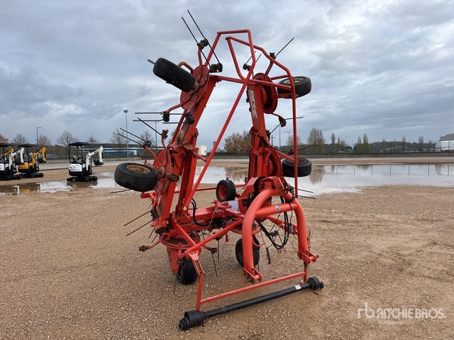 2010 Kuhn GF5902 5.9 m 3-Point 6 Rotor Faneuse Hay Tedder - Henificadora: foto 1 2010 Kuhn GF5902 5.9 m 3-Point 6 Rotor Faneuse Hay Tedder - Henificadora: foto 1