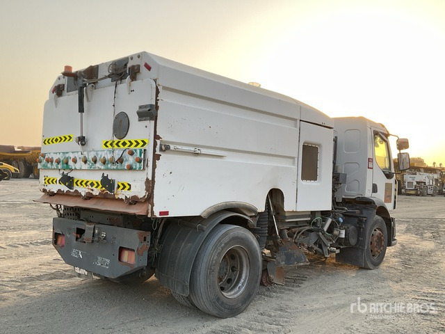 2016 Renault D18 Elgin on Sweeper Truck - Barredora vial: foto 3 2016 Renault D18 Elgin on Sweeper Truck - Barredora vial: foto 3