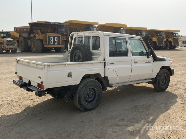 2016 Toyota Land Cruiser 79L 4x4 Crew Cab Pickup - Pick-up: foto 4 2016 Toyota Land Cruiser 79L 4x4 Crew Cab Pickup - Pick-up: foto 4