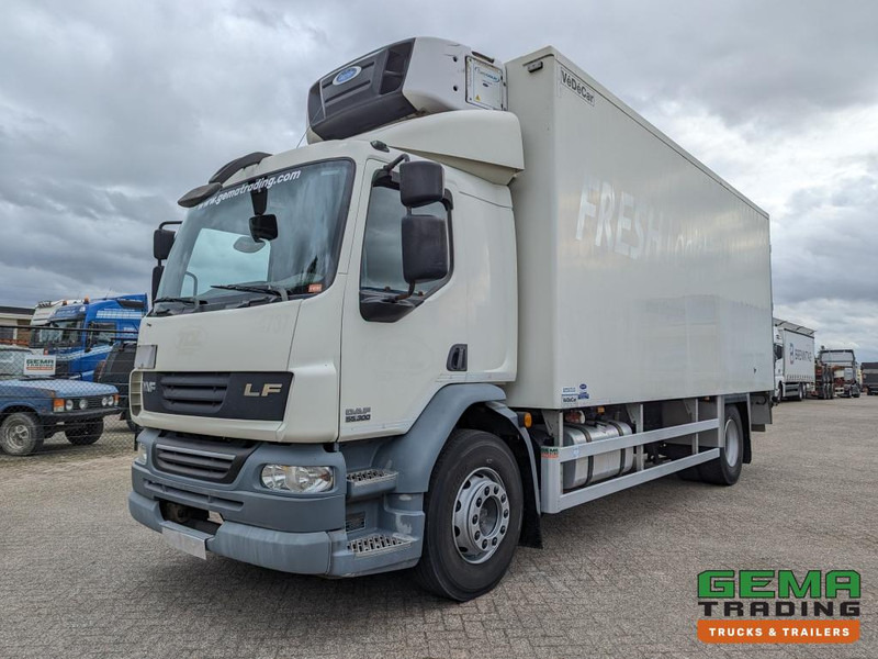 DAF FA LF55.300 4x2 Sleepcab 18T Euro5 Koel-VriesBak 6.45m + Carrier Supra 750 - Laadklep 1500KG (V781) - Camión frigorífico: foto 1 DAF FA LF55.300 4x2 Sleepcab 18T Euro5 Koel-VriesBak 6.45m + Carrier Supra 750 - Laadklep 1500KG (V781) - Camión frigorífico: foto 1