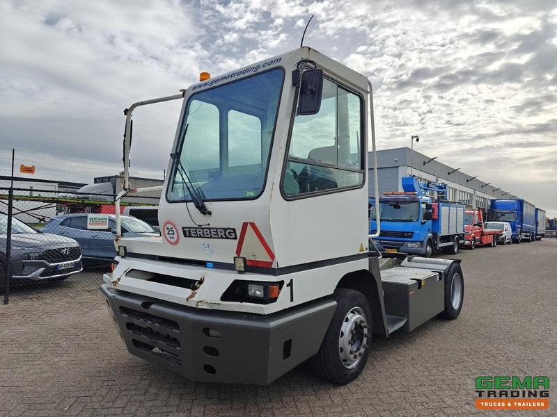 Terberg YT222 Gereviseerde Allison Versnellingsbak - Schotel 27T - Vangmuil - Cummins - Landbouw Kenteken 40km/h - Tractor industrial: foto 1 Terberg YT222 Gereviseerde Allison Versnellingsbak - Schotel 27T - Vangmuil - Cummins - Landbouw Kenteken 40km/h - Tractor industrial: foto 1