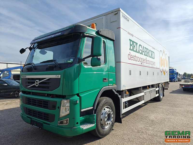 Volvo FM330 4x2 Dagcab Euro5 - KuikenBak 8.4m + Webasto Heater + Dhollandia 2000KG - Camión transporte de ganado: foto 1 Volvo FM330 4x2 Dagcab Euro5 - KuikenBak 8.4m + Webasto Heater + Dhollandia 2000KG - Camión transporte de ganado: foto 1