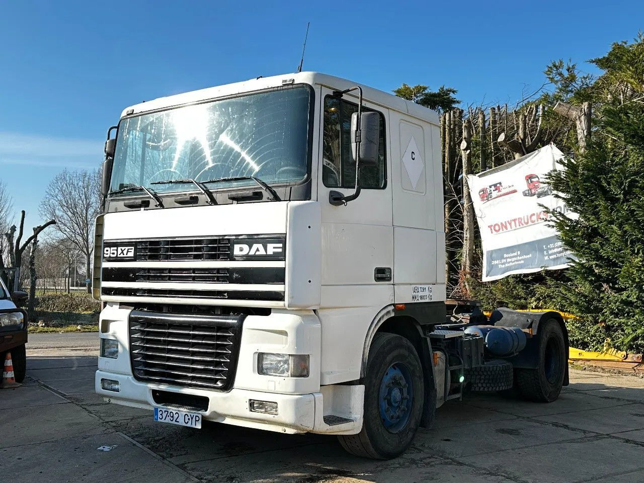 DAF XF 95.380 4X2 Tractor-unit Spring/Air ZF Manual DAF XF 95.380 4X2 Tractor-unit Spring/Air ZF Manual - Cabeza tractora: foto 2 DAF XF 95.380 4X2 Tractor-unit Spring/Air ZF Manual DAF XF 95.380 4X2 Tractor-unit Spring/Air ZF Manual - Cabeza tractora: foto 2